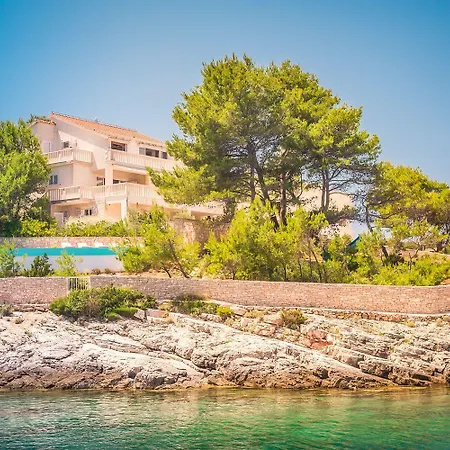 Villa Hvarisca Basina