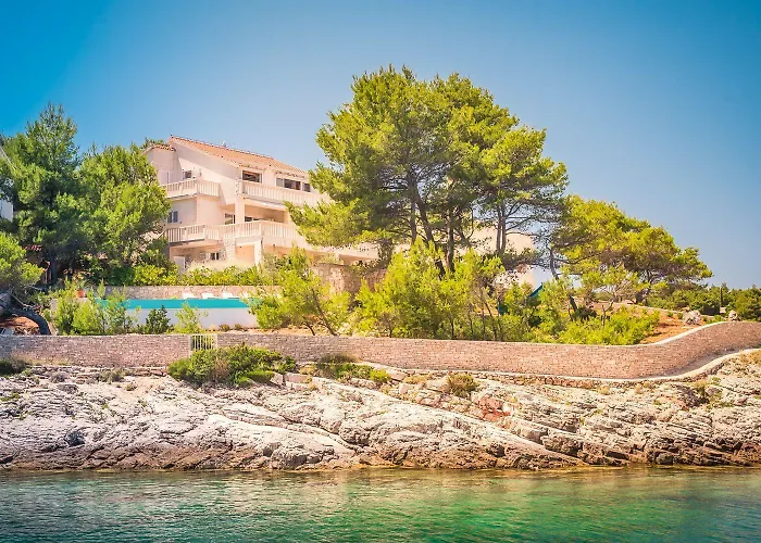 Villa Hvarisca Basina