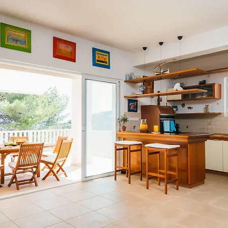 Villa Hvarisca Basina